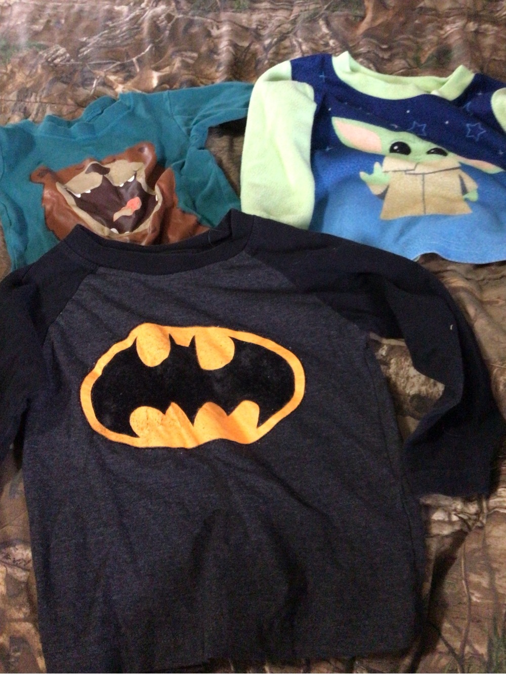 Batman Boys' Long Sleeve Logo Tee - Black & Yellow
